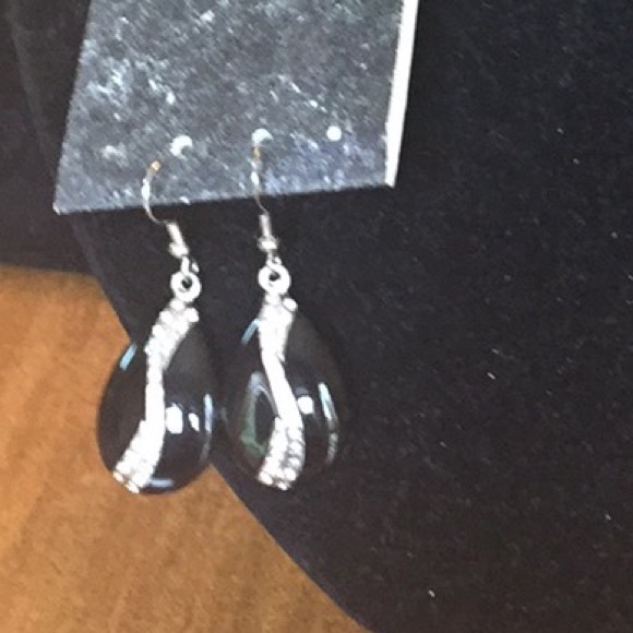 Simon Chang giftbox included necklace/earrings set - Picture 2 of 7